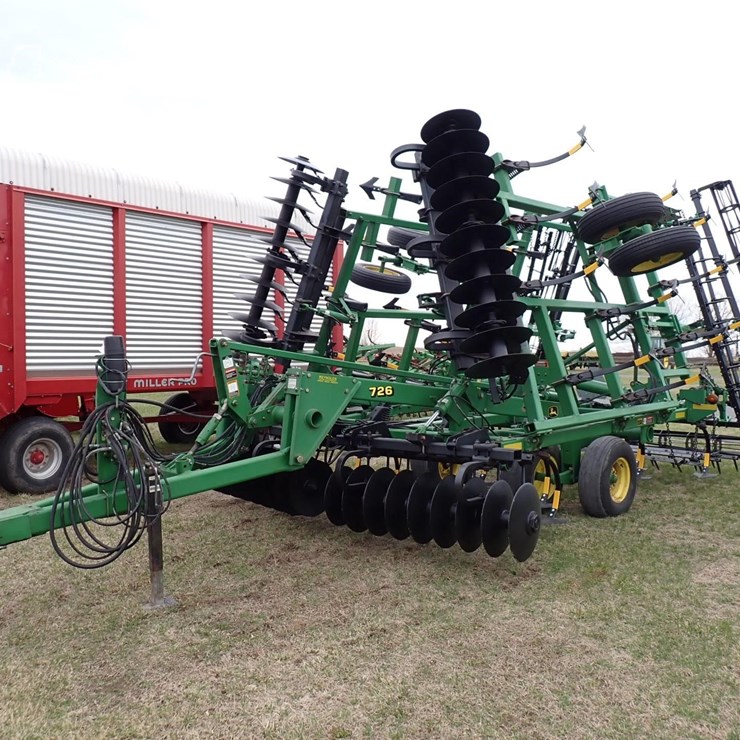 JOHN DEERE 726