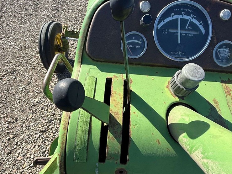 john-deere-3010-image-17