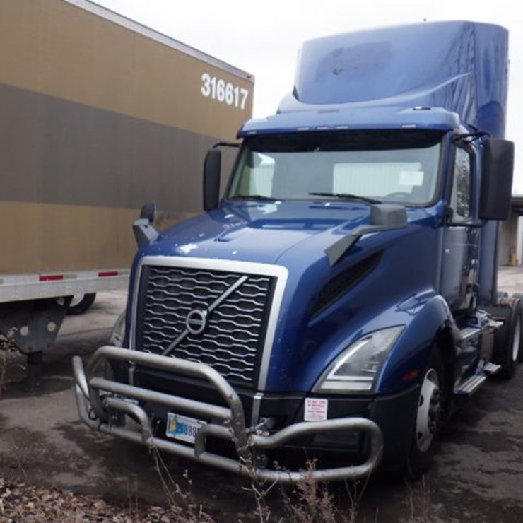 2019 VOLVO VNL300