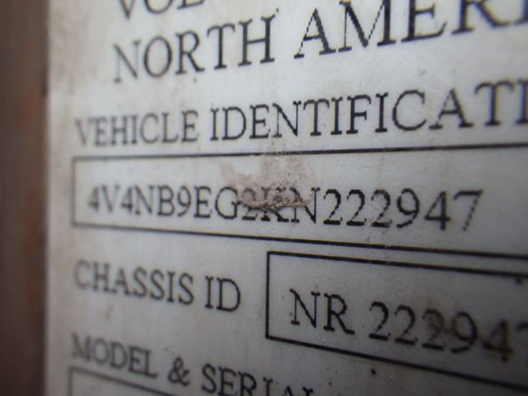 2019-volvo-vnl300-image-17