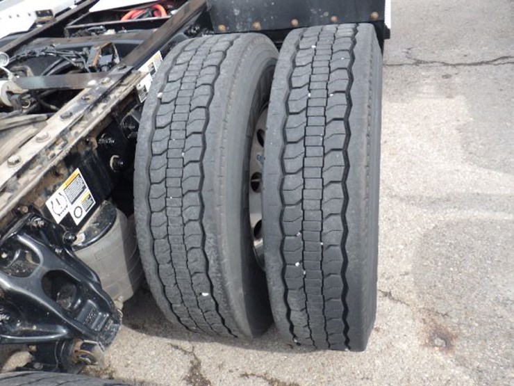 2022-kenworth-t680-image-7