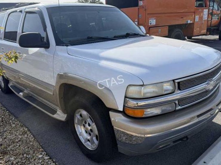 2001-chevrolet-suburban-image-3