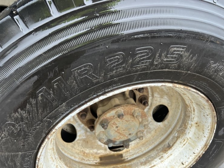 2004-peterbilt-330-image-17