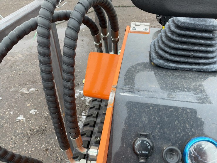 #1014-•-unused-landhero-lhr‑me380x1-mini-skid-steer-loader-image-16