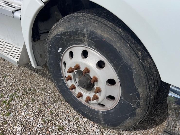 2017-kenworth-t680-image-15