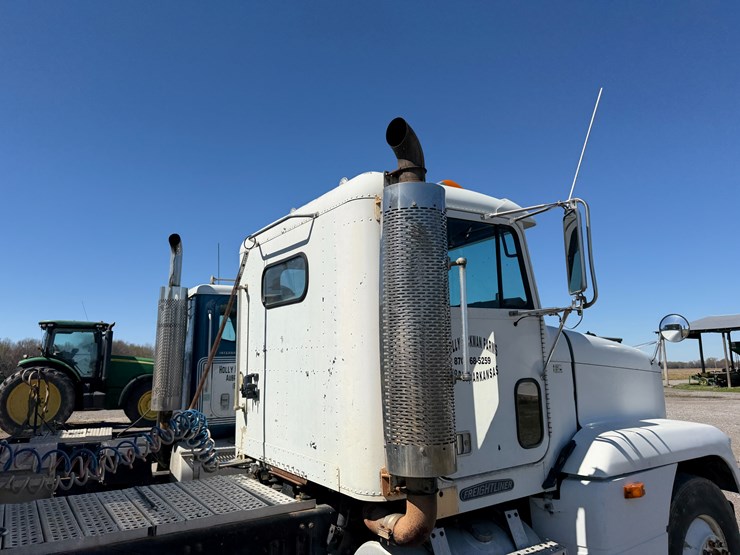 #42453-•-1996-freightliner-daycab-truck-tractor-vin:-1fupdcxb8th744360-image-41