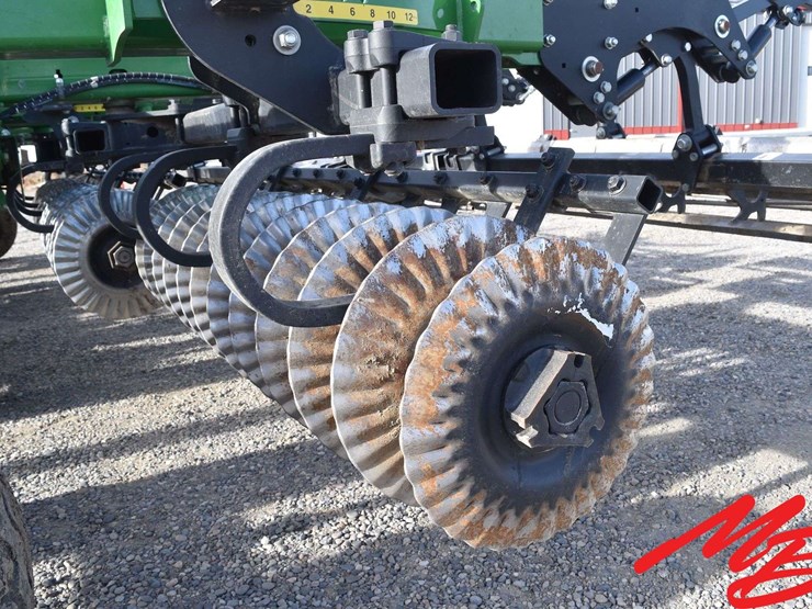 2019-john-deere-2660vt-image-36