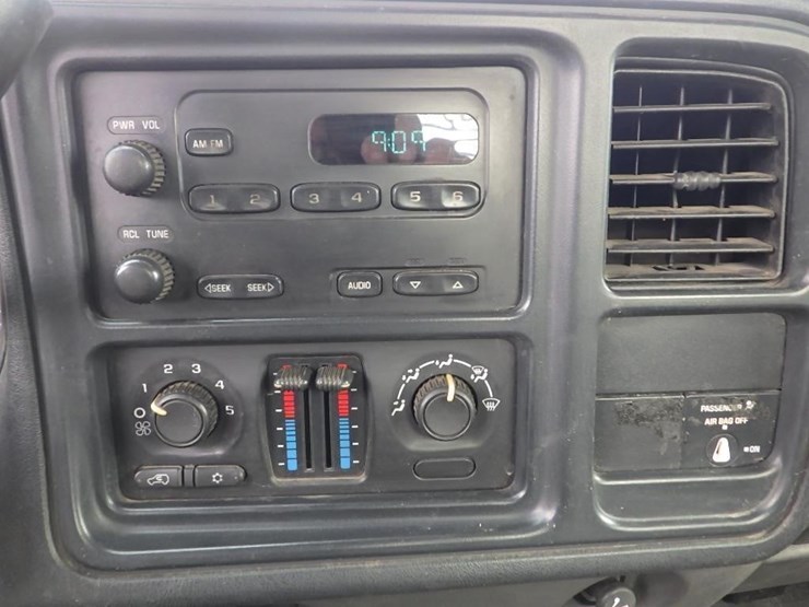 2006-chevrolet-silverado-2500hd-image-31