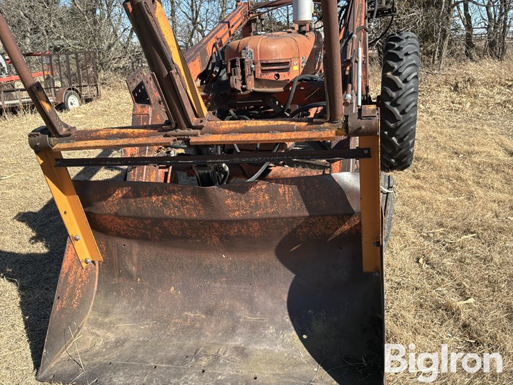 1957-farmall-350-2wd-tractor-w/loader-grapple-image-11