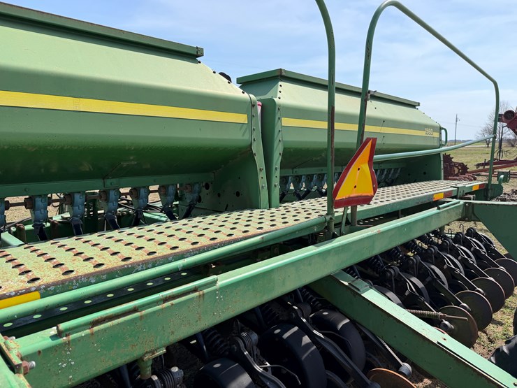 john-deere-1560-image-15