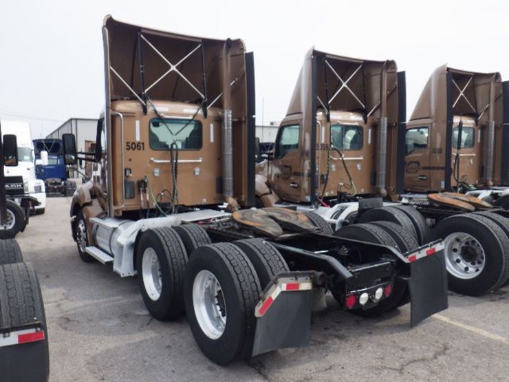 2022-kenworth-t680-image-12