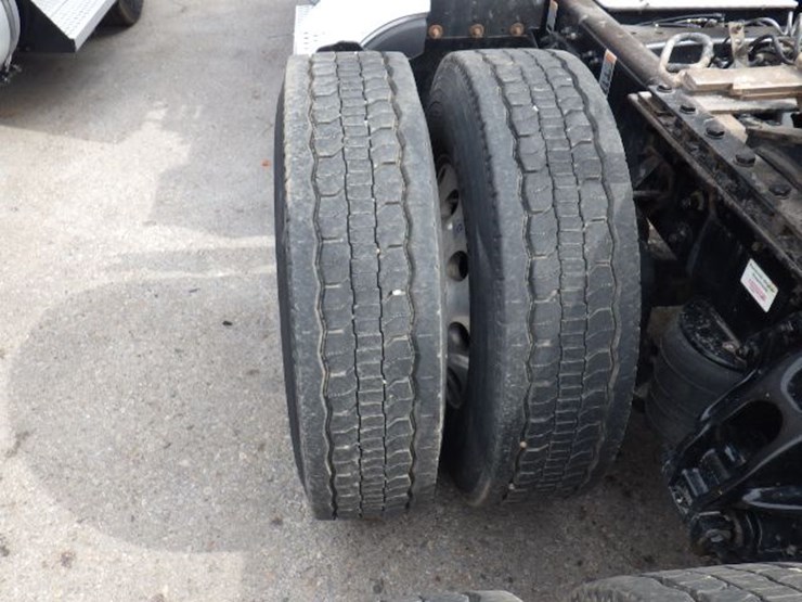 2022-kenworth-t680-image-14