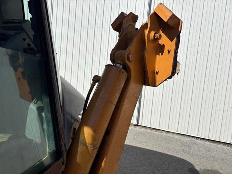 2002-case-590sl-image-22