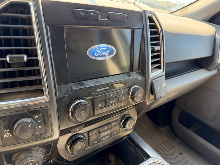 2017-ford-f150-image-46