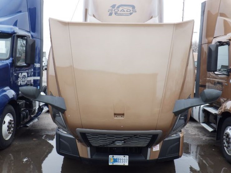 2019-volvo-vnl300-image-19