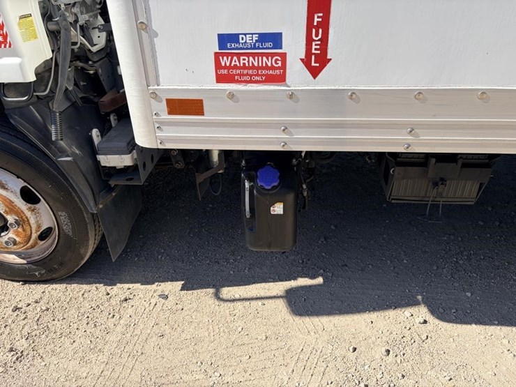 2015-isuzu-nrr-image-8