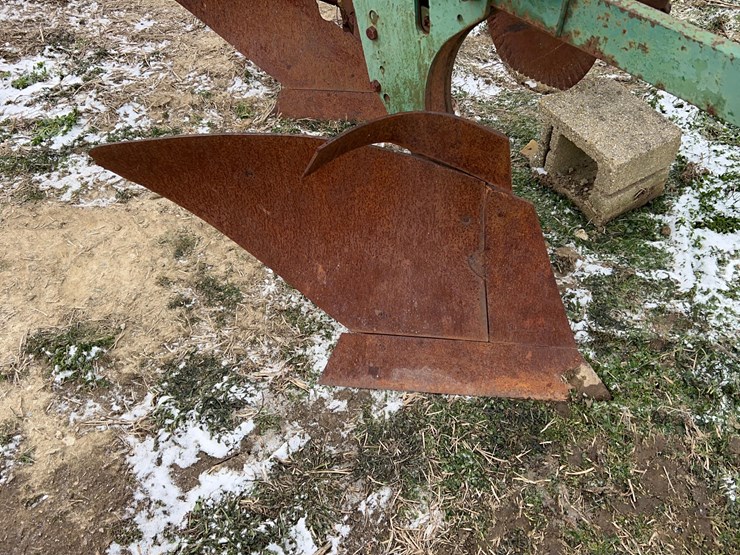 john-deere-3-btm-plow-image-3