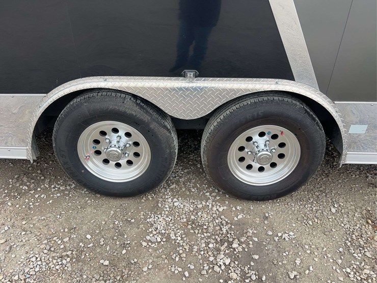 2016-stealth-viper-24'-enclosed-trailer-image-20