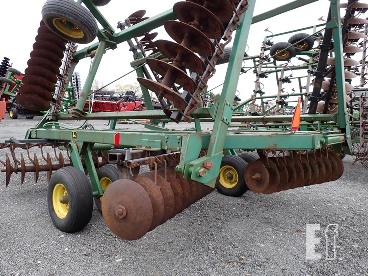 john-deere-235-image-10