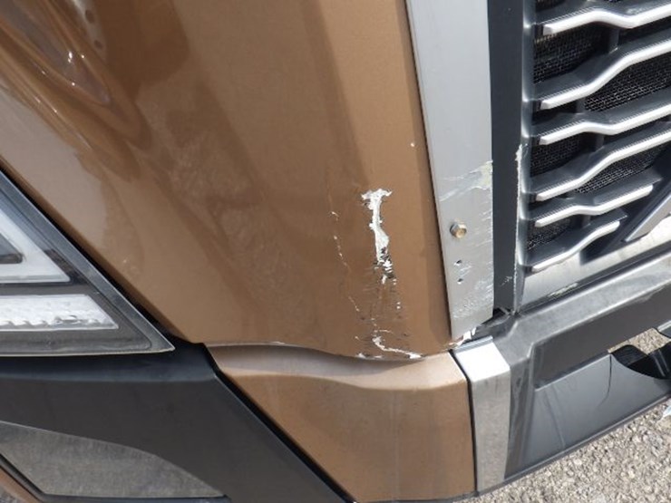 2022-volvo-vnl300-image-5