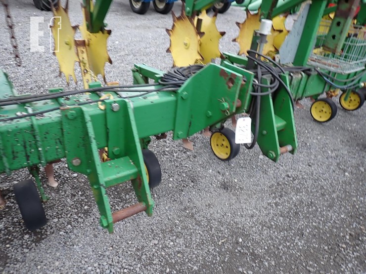 john-deere-845-image-11