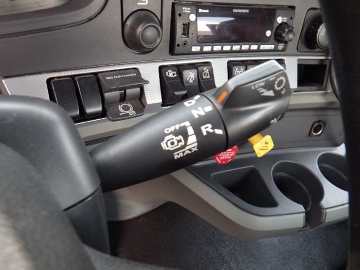 2022-kenworth-t680-image-16