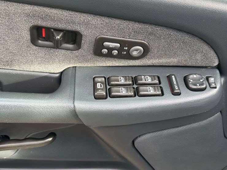 2002-gmc-2500-image-18