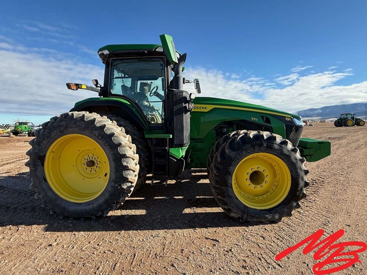 2021-john-deere-8r-370-image-4