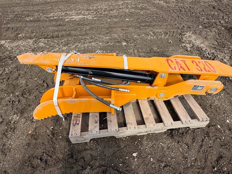 caterpillar-320-image-2