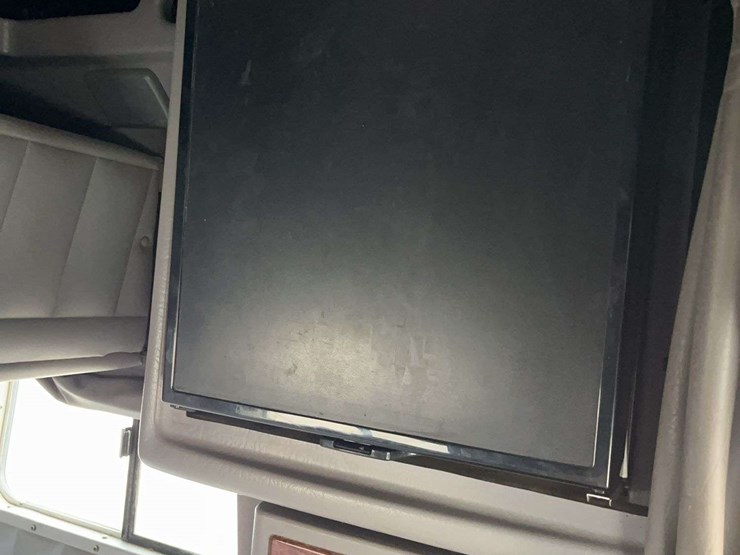 2004-peterbilt-379-image-54