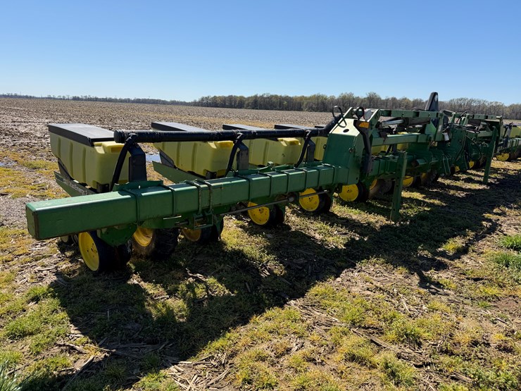 john-deere-7300-image-2