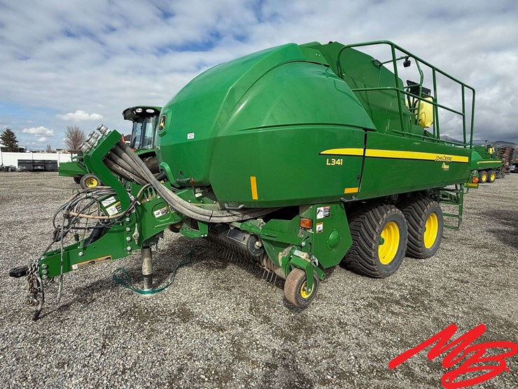 2023-john-deere-l341-image-3