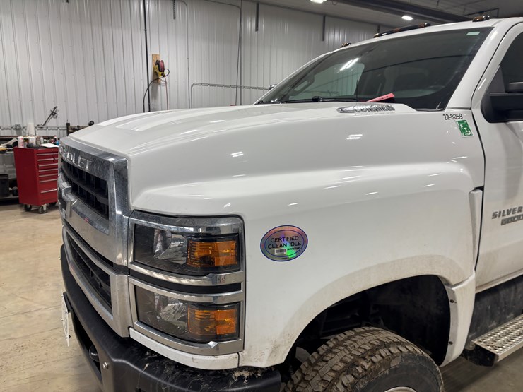 #2331-•-2022-chevrolet-5500-hd-flatbed-truck-image-7