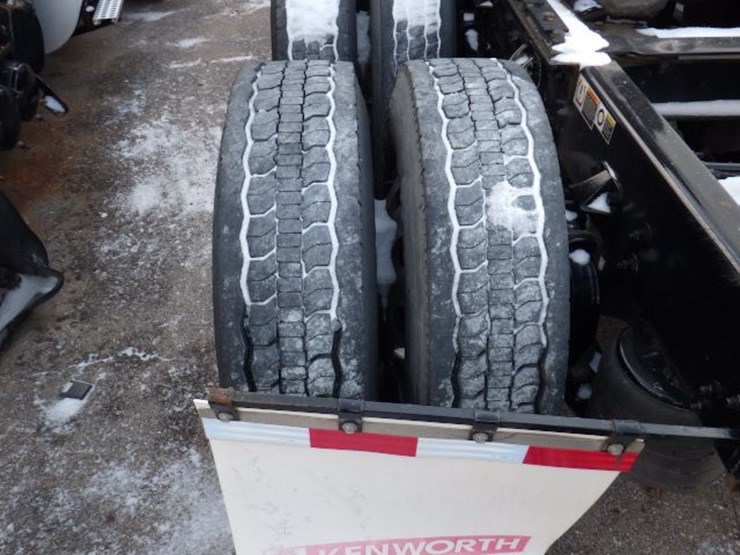 2022-kenworth-t680-image-13