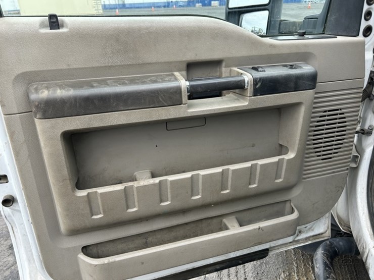 2010-ford-f550-xl-sd-image-32