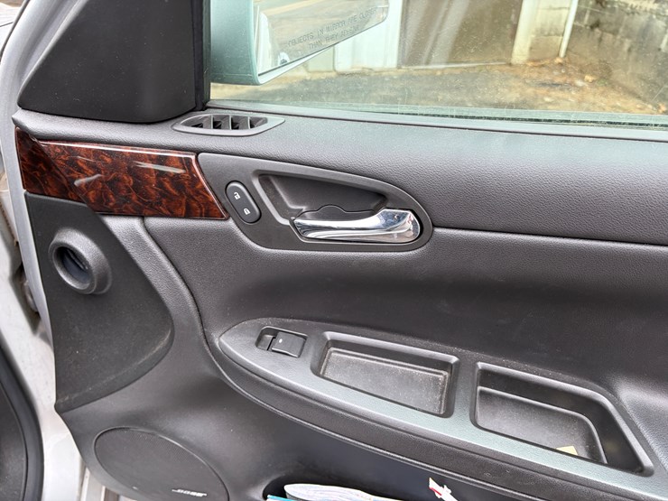 #1021-•-2014-chevy-impala-ltz-limited-(eau-claire,-wi)-(has-wi-title)-image-47