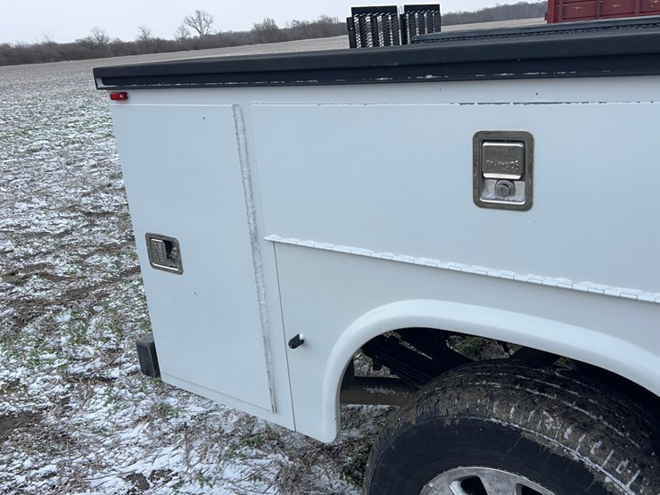 2011-chevrolet-3500hd-image-19