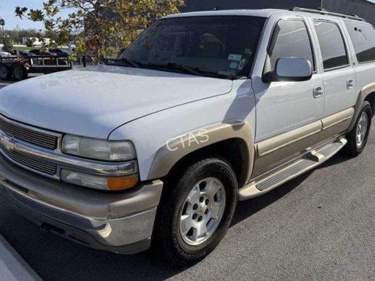 2001-chevrolet-suburban-image-1