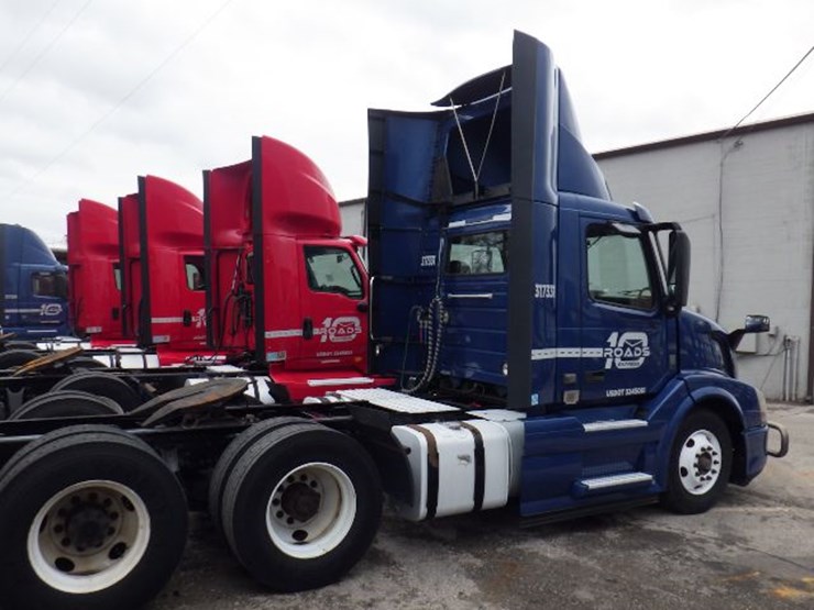 2017-volvo-vnl300-image-8