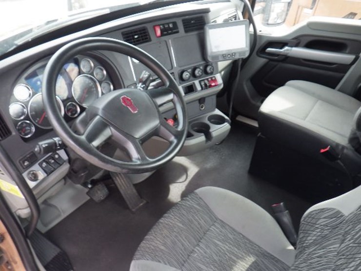 2022-kenworth-t680-image-14