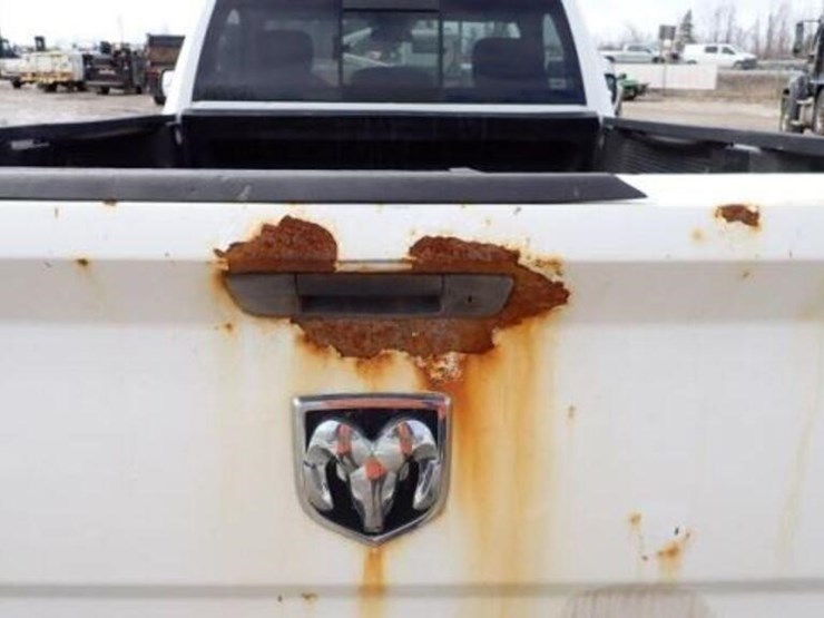 2013-ram-1500-slt-image-59