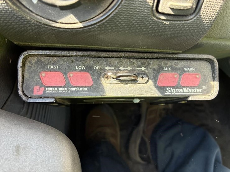 2011-ford-f550-image-17