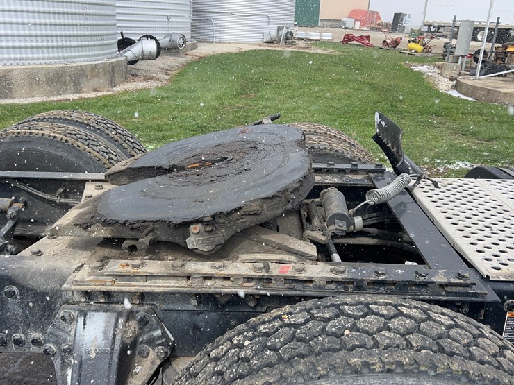 2017-kenworth-t680-image-27