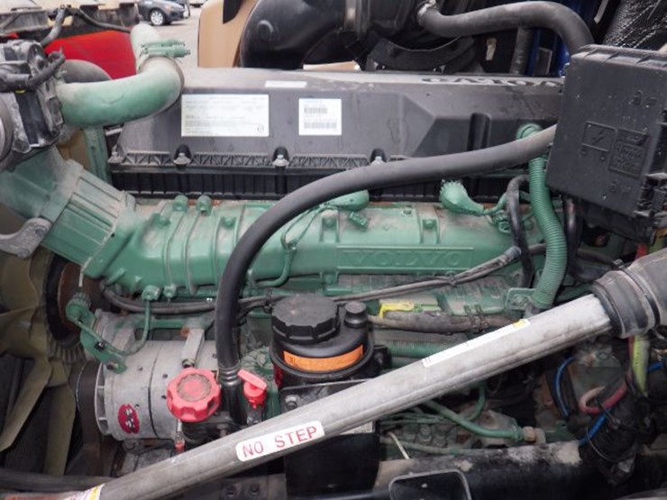 2019-volvo-vnl300-image-21