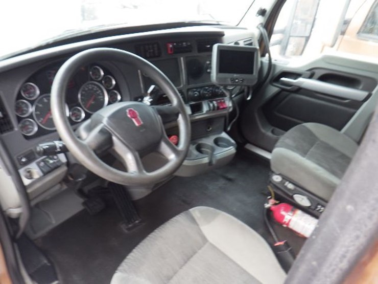 2022-kenworth-t680-image-19