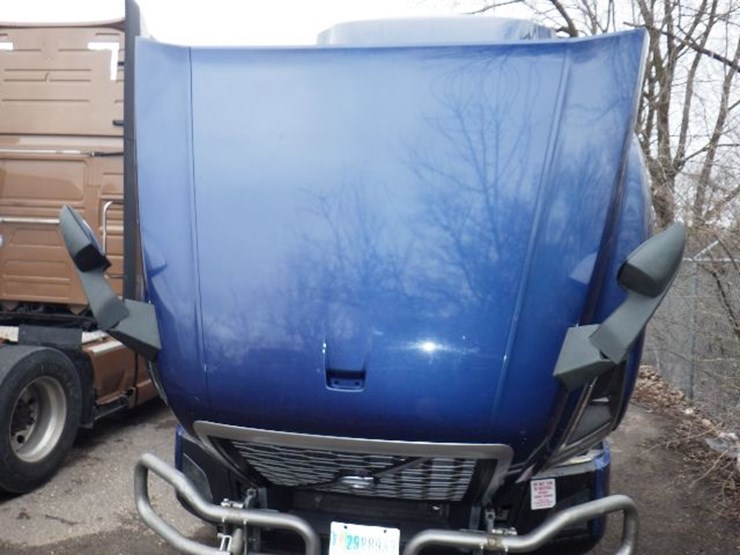 2019-volvo-vnl300-image-21