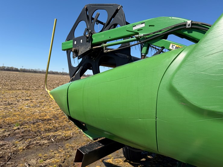 2013-john-deere-630d-image-24