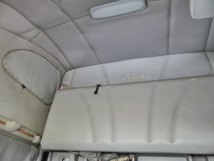 peterbilt-587-image-11