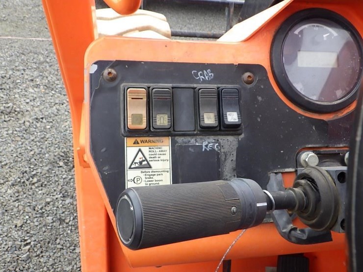 2015-jlg-8042-image-40