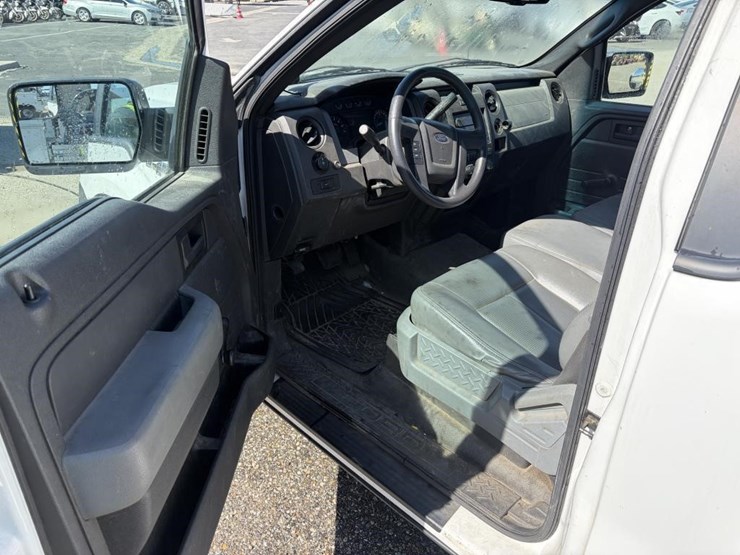 2013-ford-f150-xl-image-10